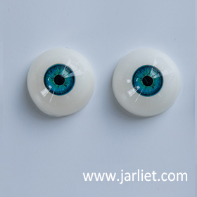 Jarliet、青い目